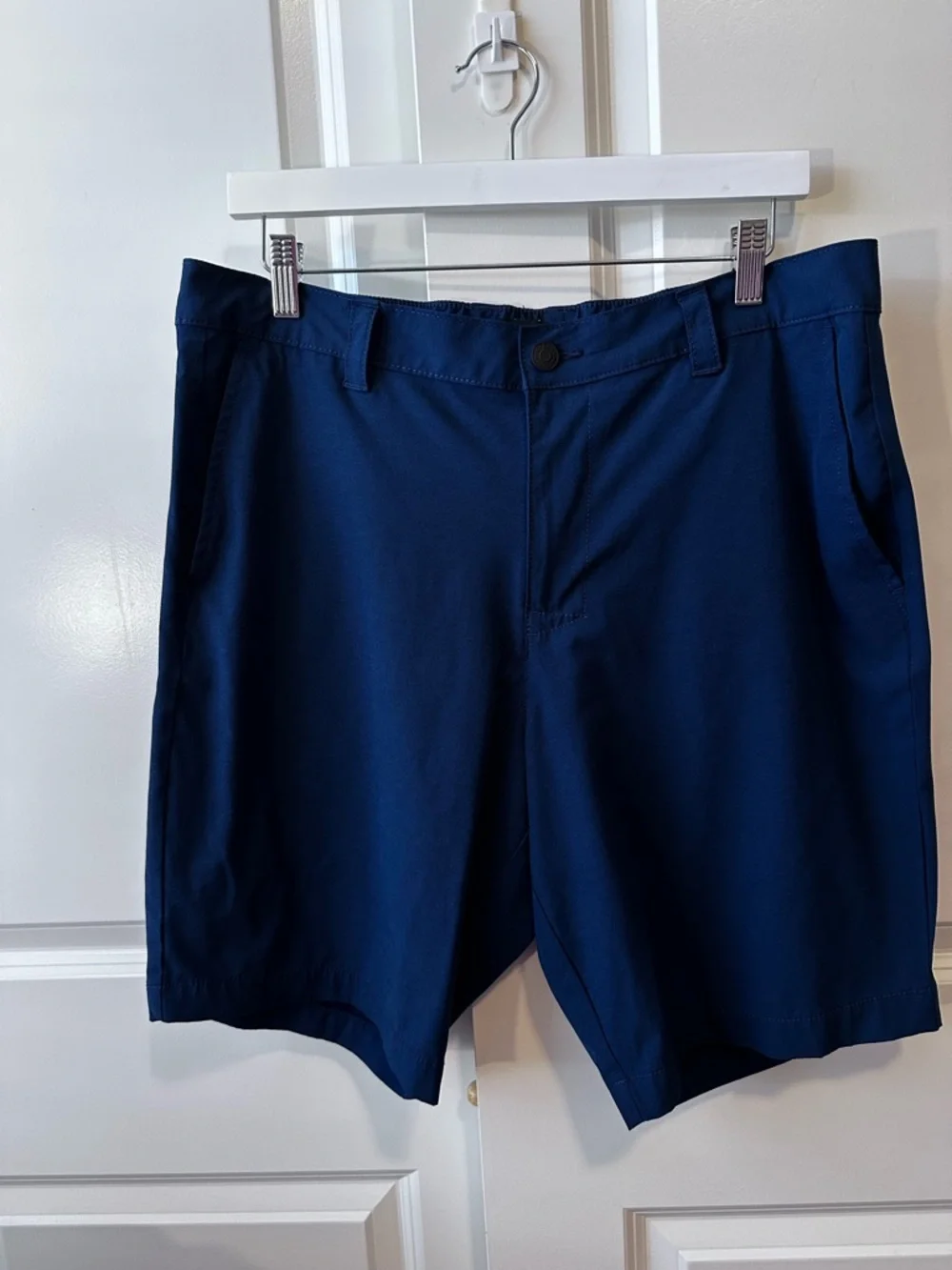 Banana Republic Men's Navy Flat-Front Performance Shorts Sz. 36 Elastic in Back